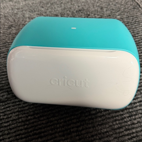 Cricut Joy machine with carry case and bundle of accessories. - Picture 16 of 17